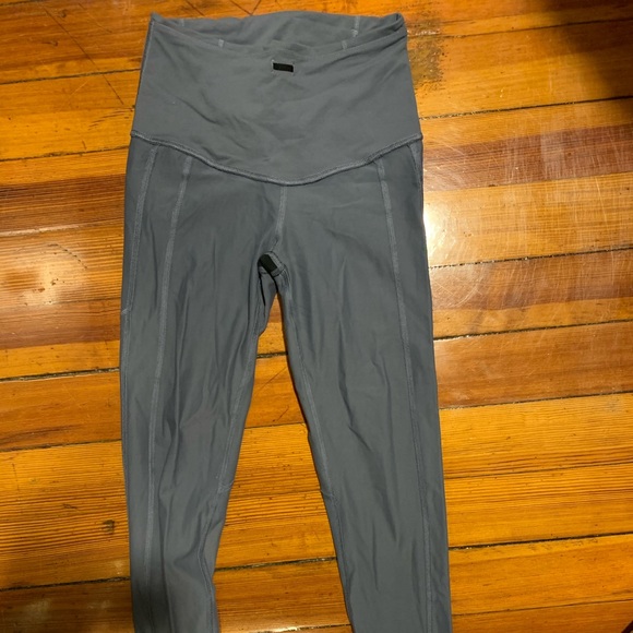 Victoria’s Secret leggings with pockets size XS - Picture 1 of 1